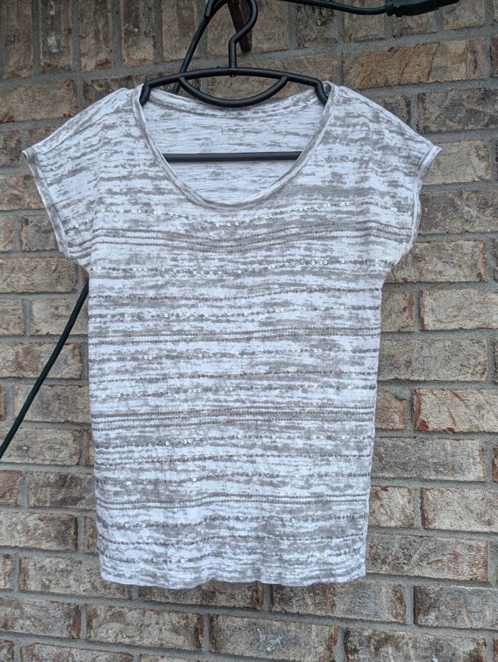 Ann Taylor Loft Women's Top XS Petite White/Grey Silver Sequins Short Sleeve